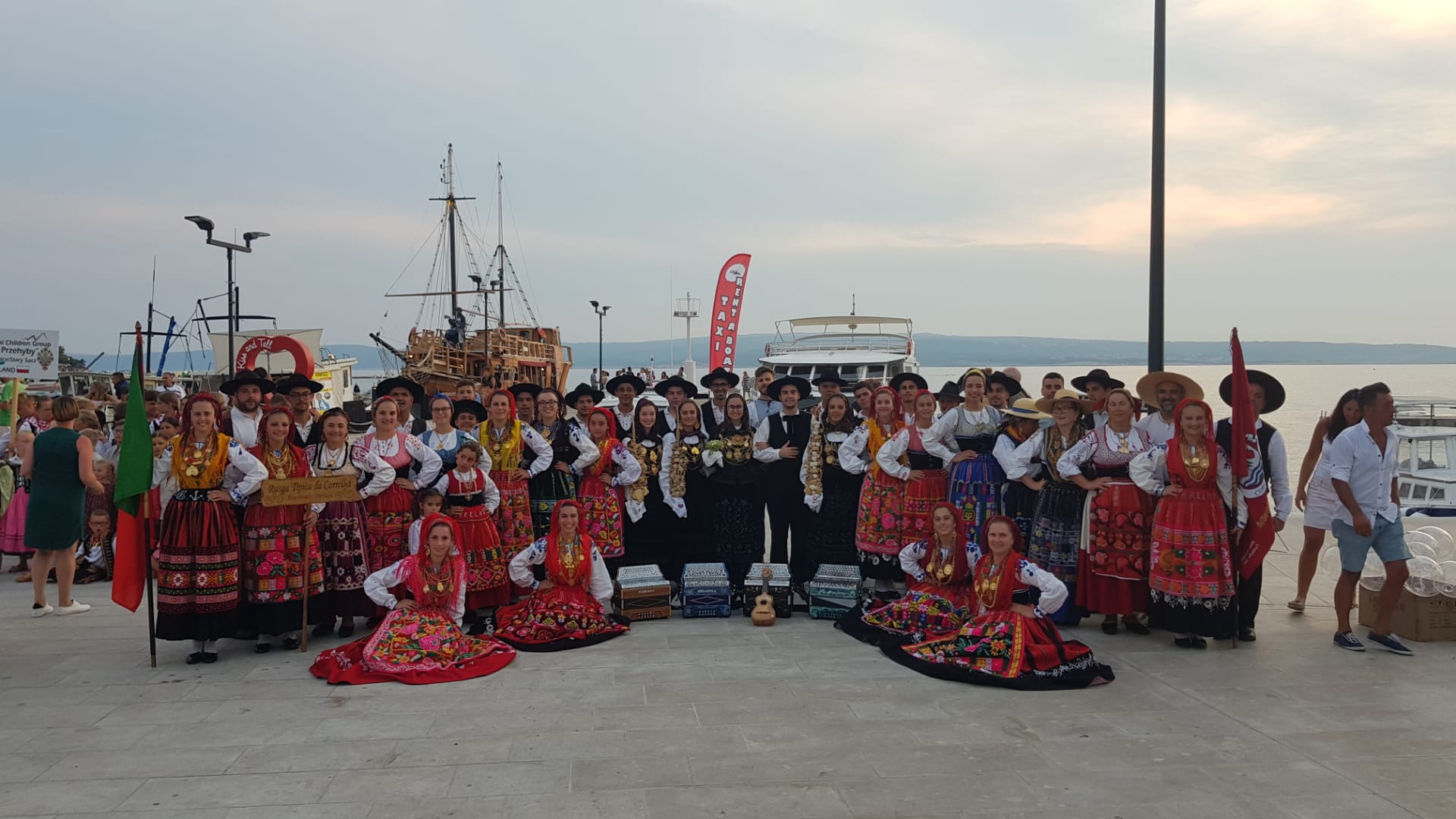 PONTE DE LIMA: RUSGA TÍPICA DA CORRELHÃ DANÇA NA PÓVOA DE LANHOSO NA FESTA  DE SANTO ANTÓNIO - BLOGUE DO MINHO